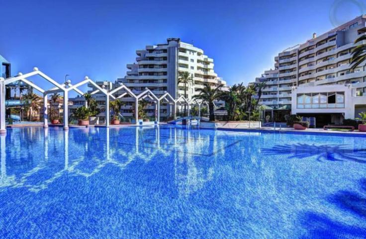 Benal Beach Suite, Parque Acuatico Y Vistas Al Mar เบนัลมาเดนา ภายนอก รูปภาพ